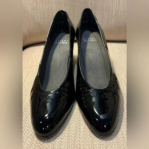 Stuart‎ Weitzman size 8 1/2 M black patent leather heels